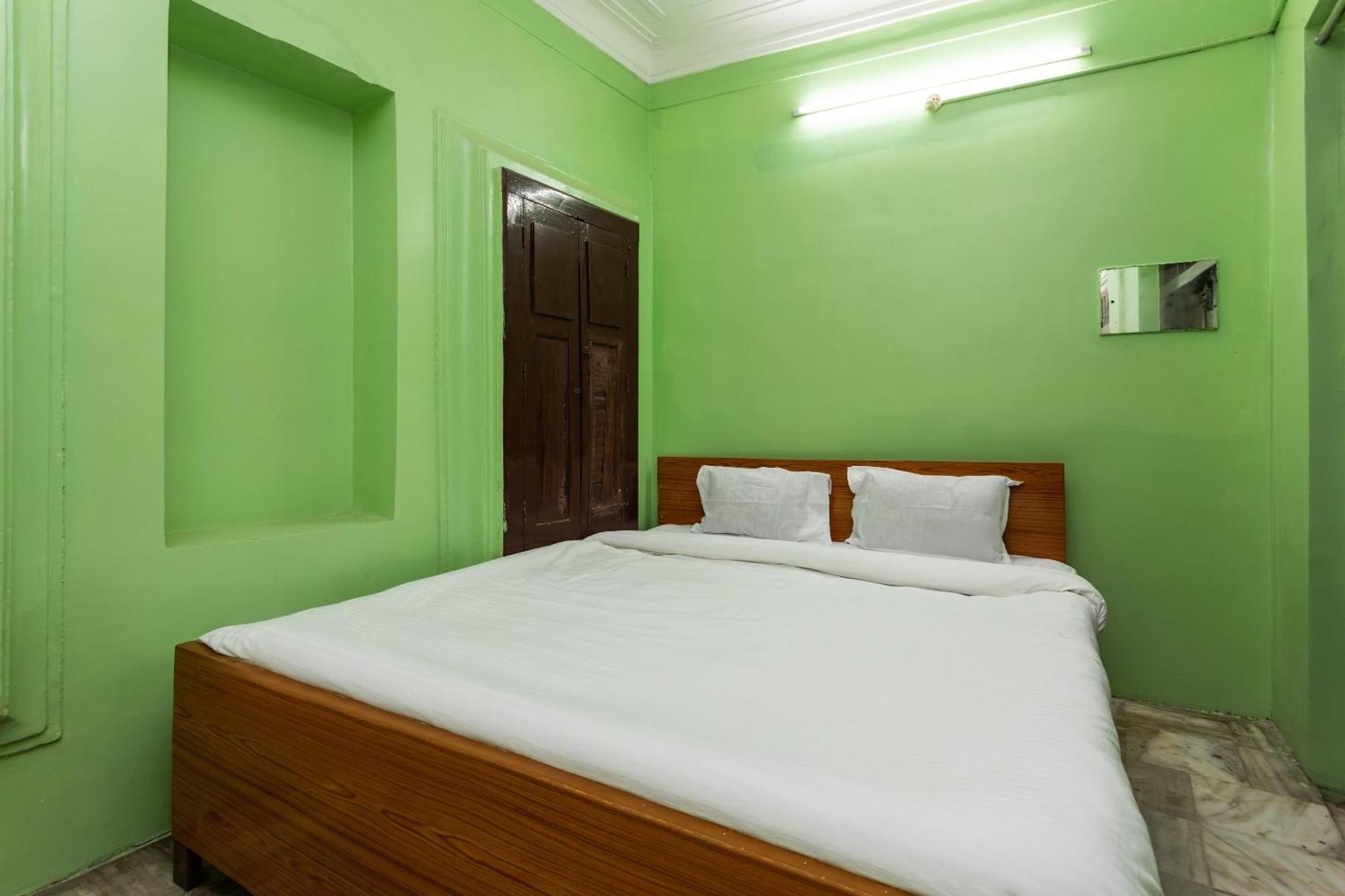 SPOT ON 36557 Hotel Sawera Indore Exterior foto