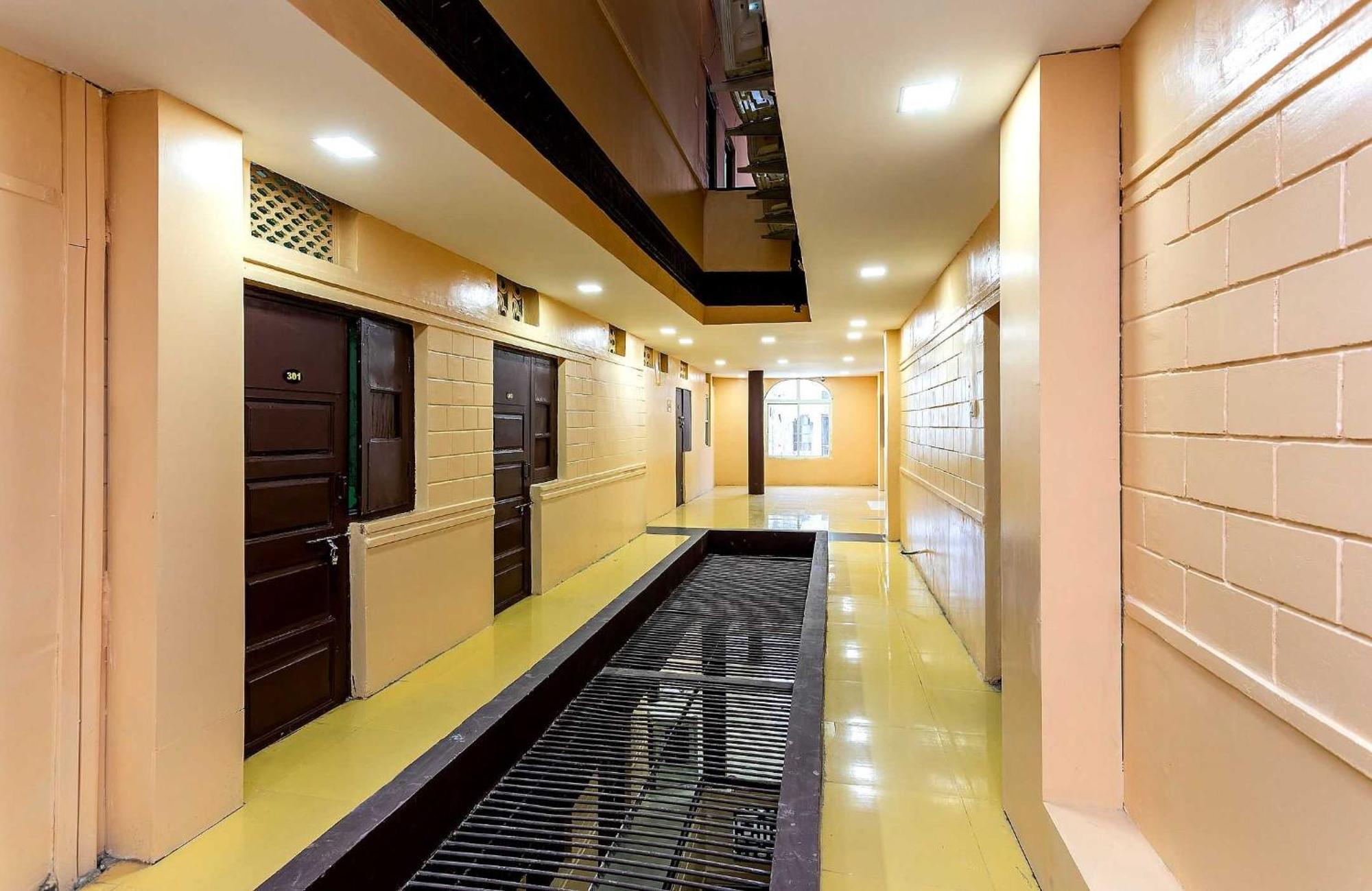 SPOT ON 36557 Hotel Sawera Indore Exterior foto