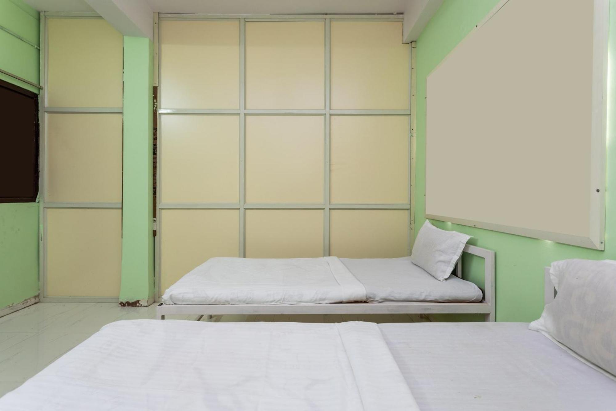 SPOT ON 36557 Hotel Sawera Indore Exterior foto